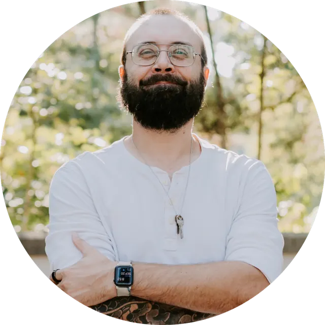 Headshot of Robbie Crawford, Sales and Marketing Coordinator at LUCA.